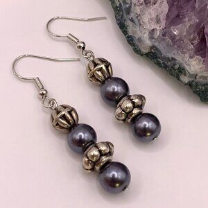 Handmade Hematite & Silver tone Pierced Earrings LR138